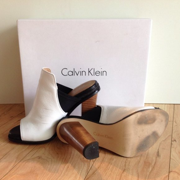 Calvin Klein Peggy White/Black Block Heel Mule - Picture 5 of 8